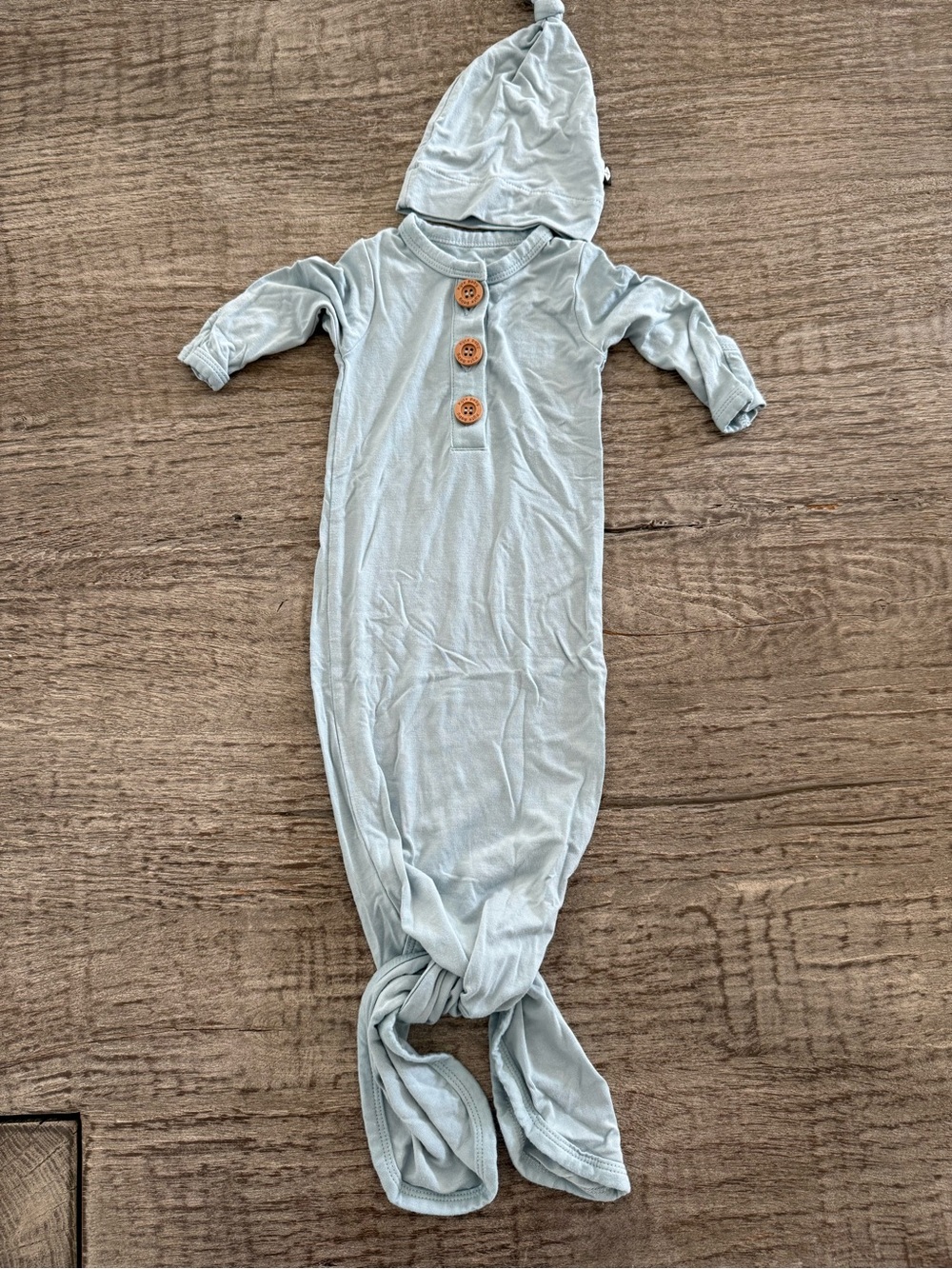 Kyte BABY knotted gown and hat set size newborn blue